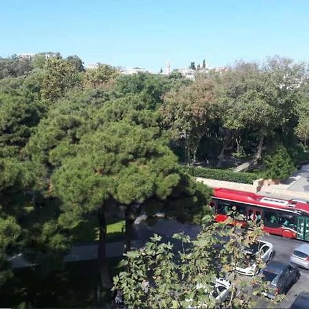 Live-Inn Stunning Apartment On Azneft Sq With President Palace & Old City Views バクー エクステリア 写真