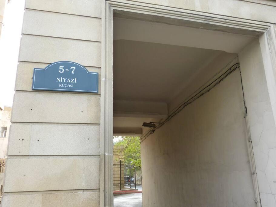 Live-Inn Stunning Apartment On Azneft Sq With President Palace & Old City Views バクー エクステリア 写真