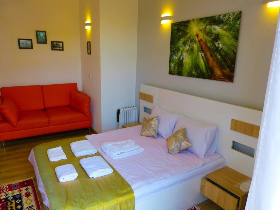Live-Inn Stunning Apartment On Azneft Sq With President Palace & Old City Views バクー エクステリア 写真