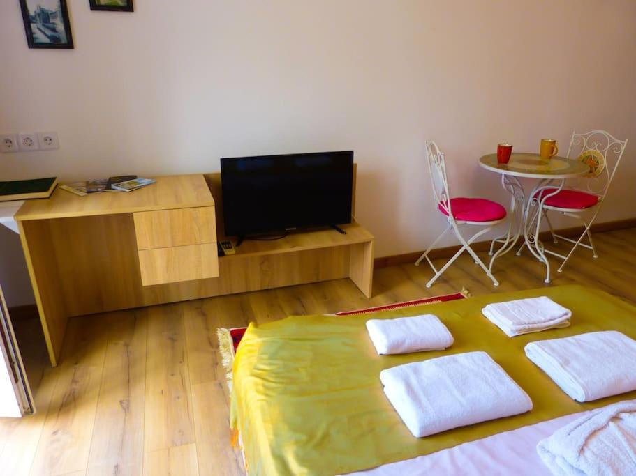 Live-Inn Stunning Apartment On Azneft Sq With President Palace & Old City Views バクー エクステリア 写真