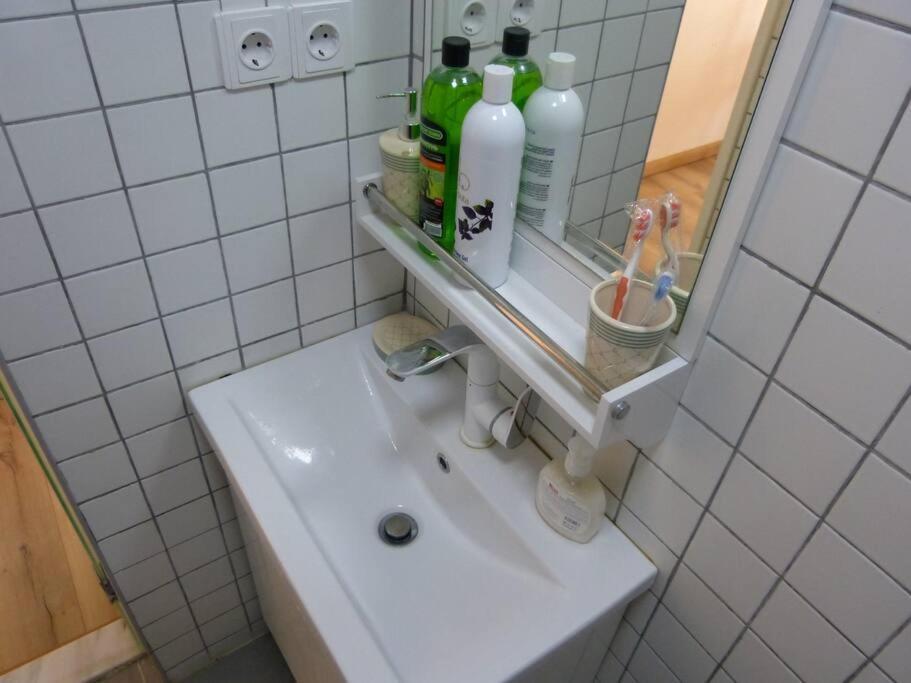 Live-Inn Stunning Apartment On Azneft Sq With President Palace & Old City Views バクー エクステリア 写真