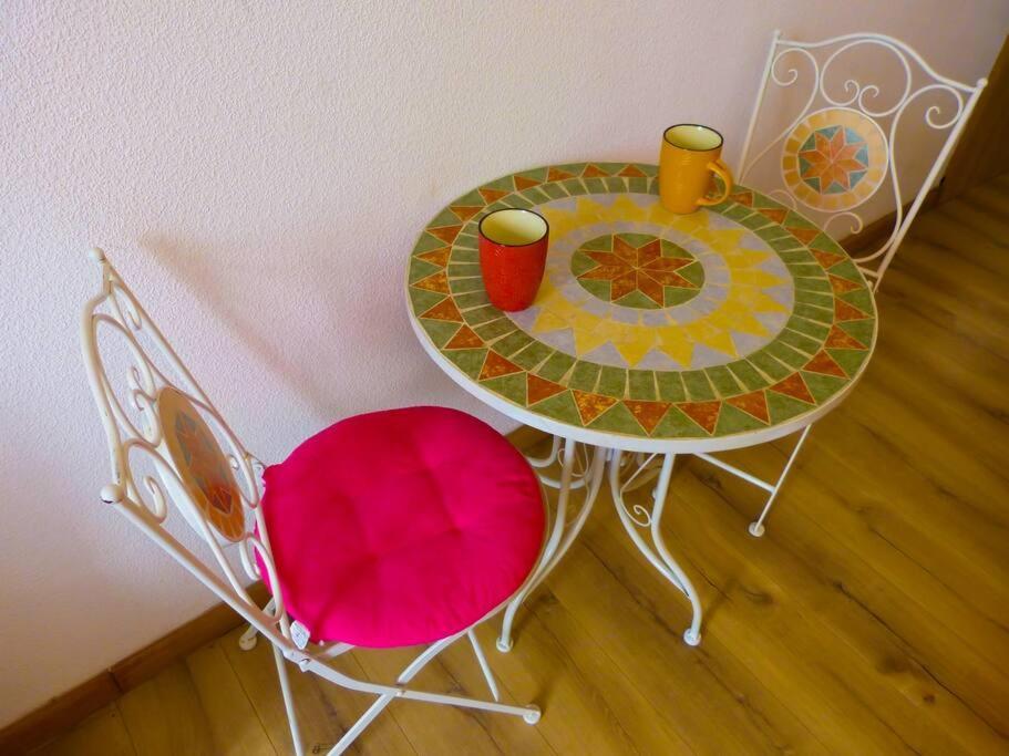 Live-Inn Stunning Apartment On Azneft Sq With President Palace & Old City Views バクー エクステリア 写真
