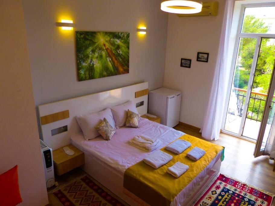 Live-Inn Stunning Apartment On Azneft Sq With President Palace & Old City Views バクー エクステリア 写真